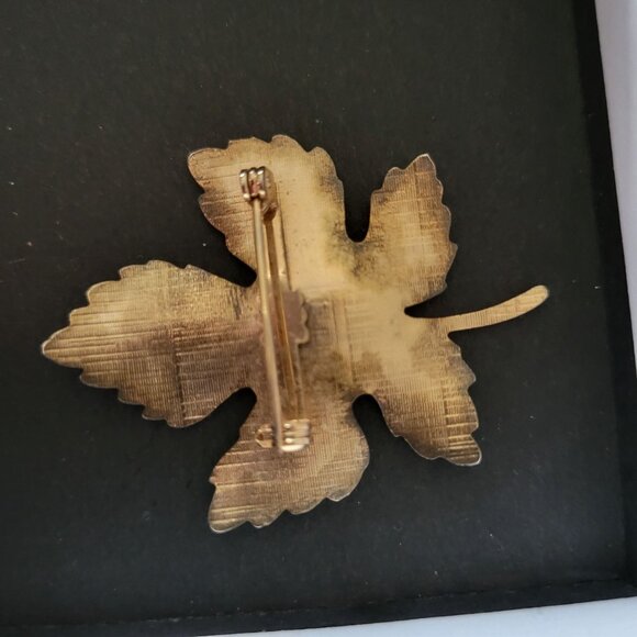 Vintage Gold-Tone Blue Enamel Maple Leaf Brooch Pin Jewelry - Picture 3 of 3